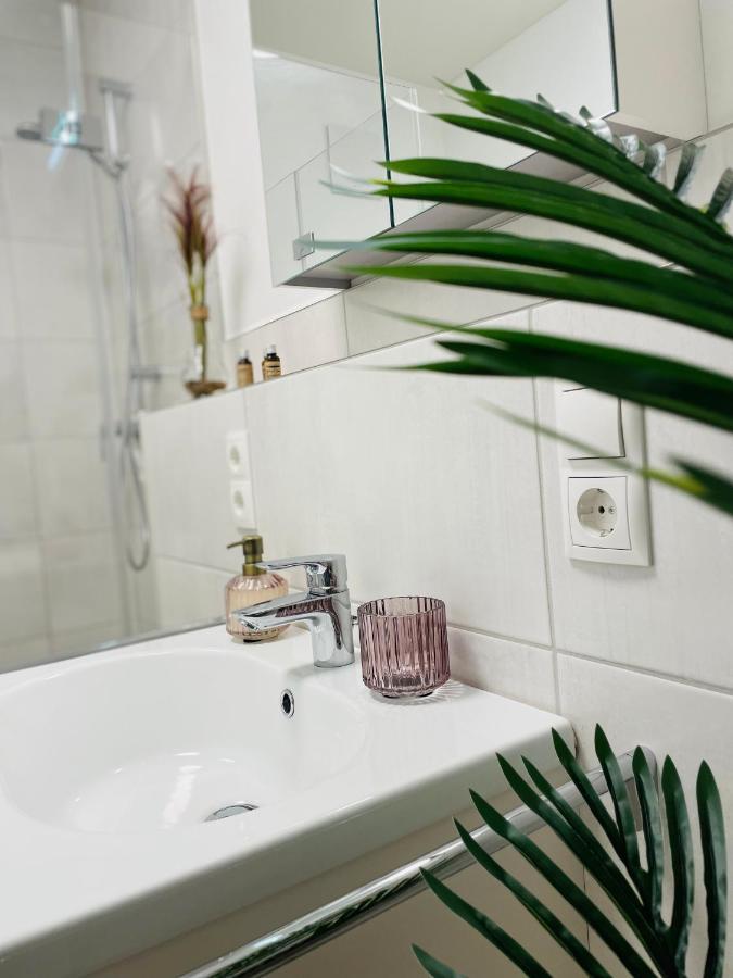Klassen Stay - Exklusives Apartment Am Hbf - Kueche, Netflix, Kingsizebett Koblenz  Exterior photo